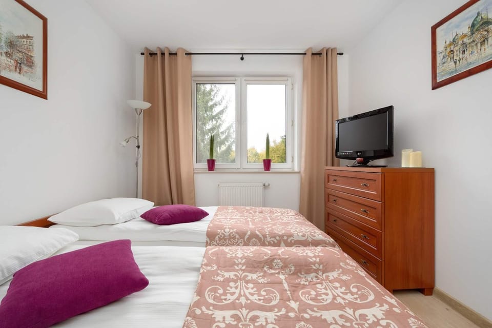 Bed, TV and multimedia, Photo of the whole room, Evening entertainment, Bedroom