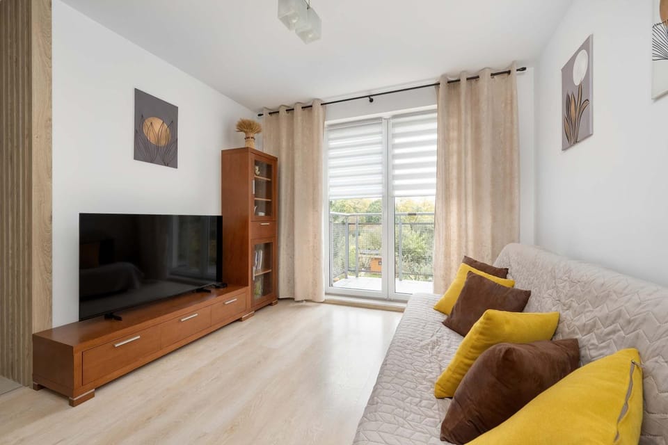 TV and multimedia, Living room, Seating area, Evening entertainment