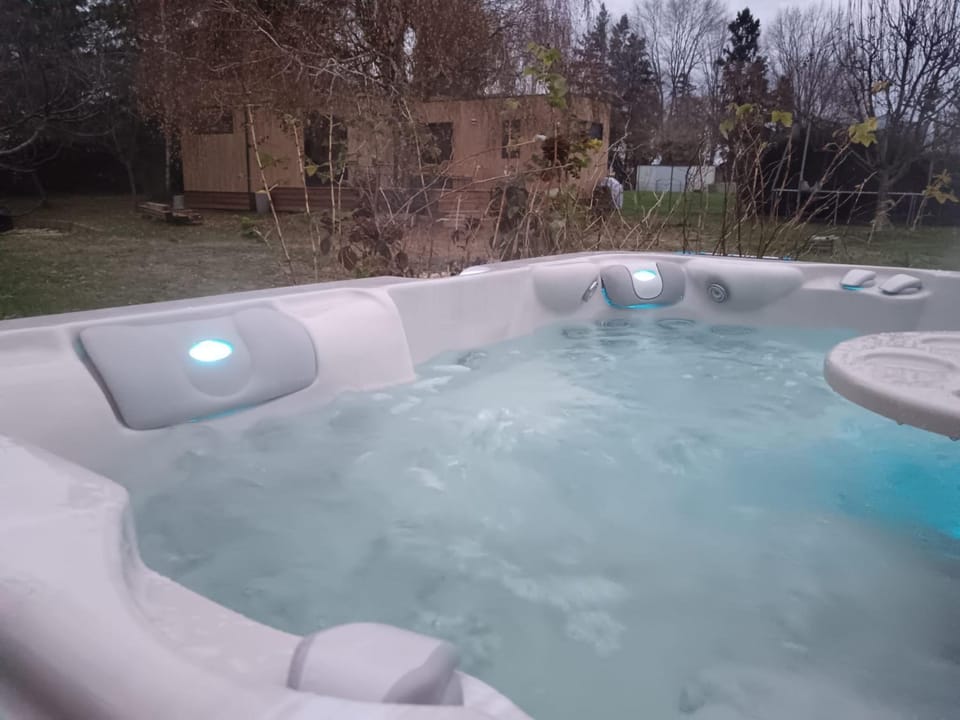 Hot Tub, Spa and wellness centre/facilities