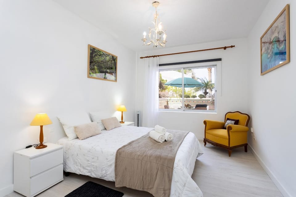 Other, Photo of the whole room, Bedroom