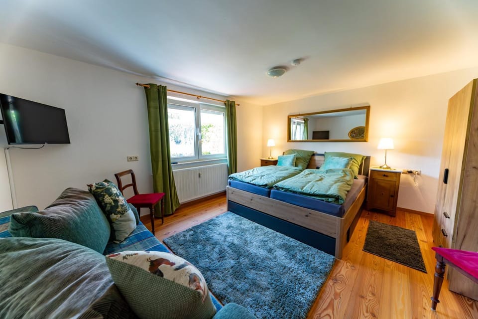 Bed, TV and multimedia, Bedroom