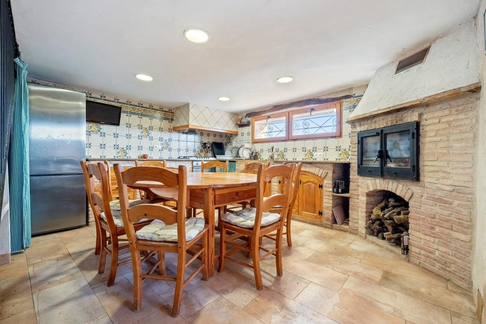 Property building, Kitchen or kitchenette, Living room