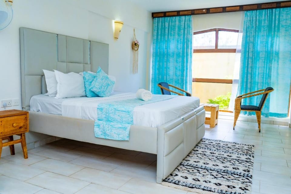 Golden Sun-Diani Beach Apartment in Diani Beach