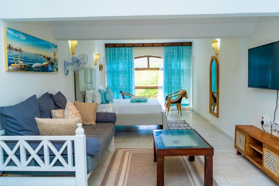 Golden Sun-Diani Beach Apartment in Diani Beach