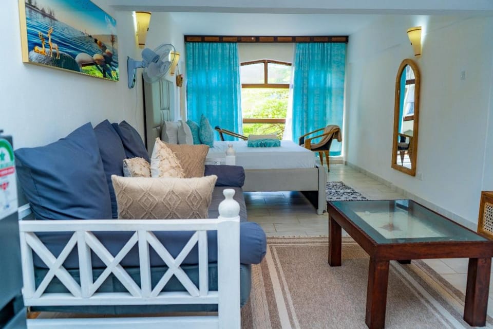 Golden Sun-Diani Beach Apartment in Diani Beach