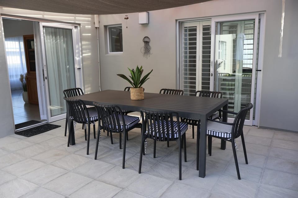 Serenity on 6th Luxury holiday home with pool Bed and Breakfast in Hermanus