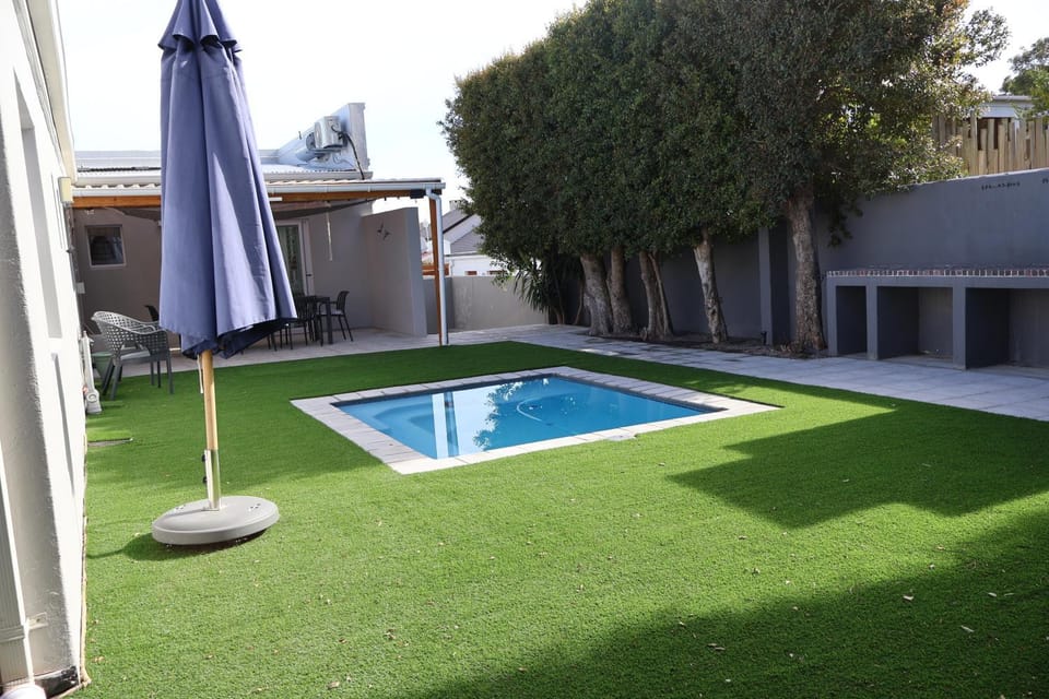 Serenity on 6th Luxury holiday home with pool Bed and Breakfast in Hermanus