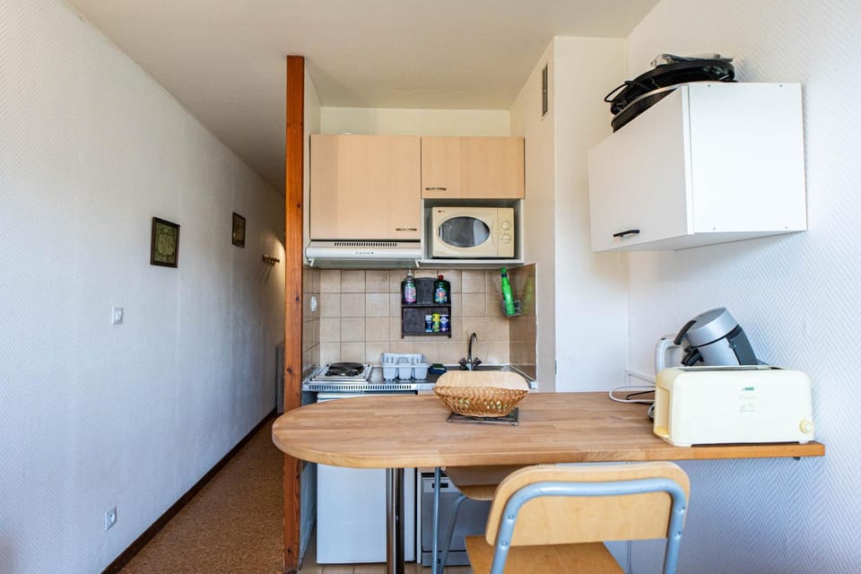 Kitchen or kitchenette, stove