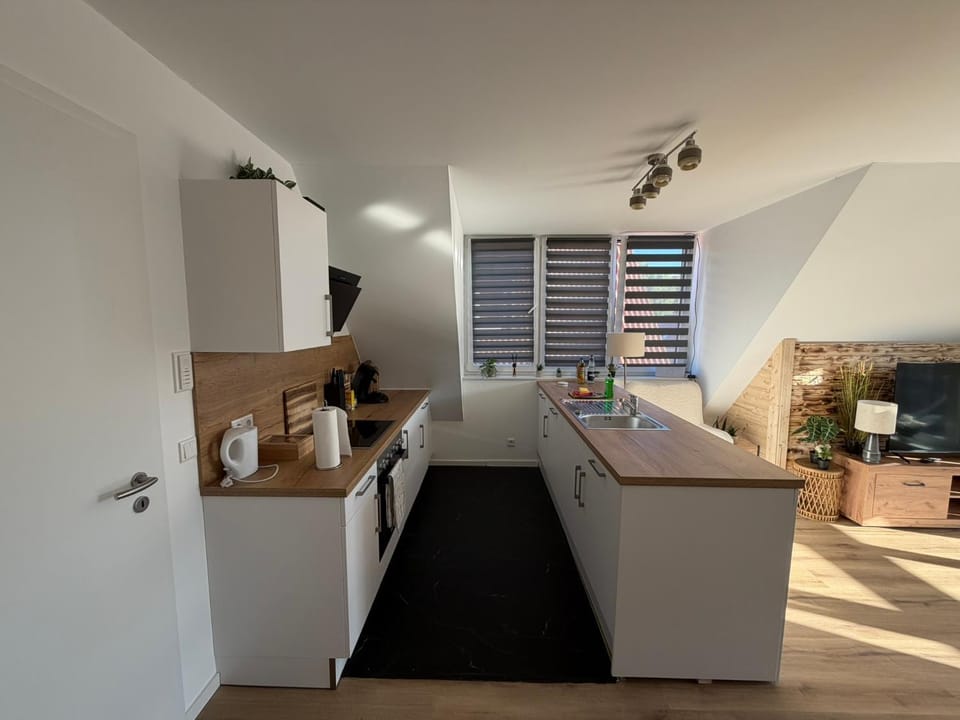Coffee/tea facilities, Kitchen or kitchenette, Dining area