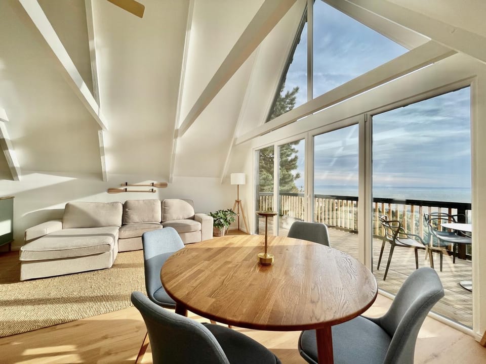 View (from property/room), Balcony/Terrace, Living room, Dining area