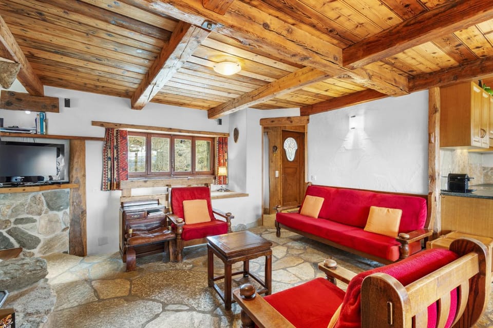 Communal lounge/ TV room, Living room