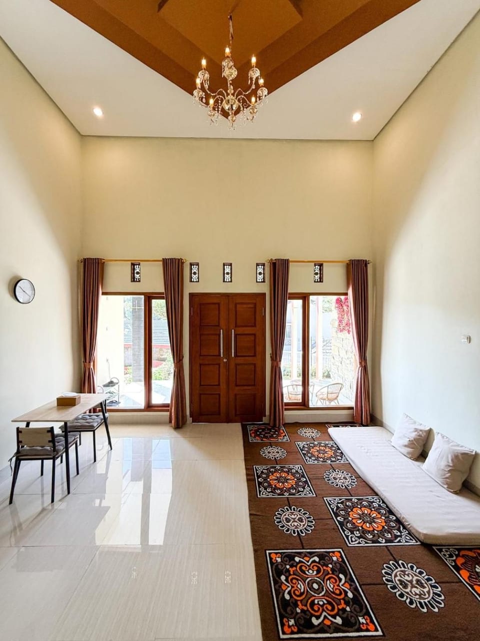 Room 2 at Villa Restu 5, King Room, Private Bath Vacation rental in Cisarua