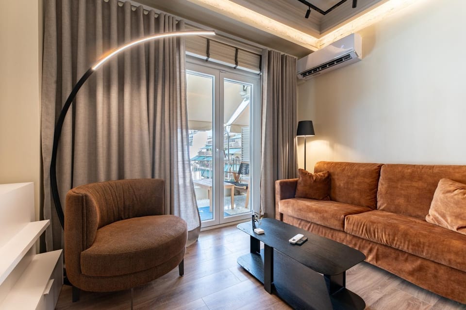 Living room, Seating area, air conditioner