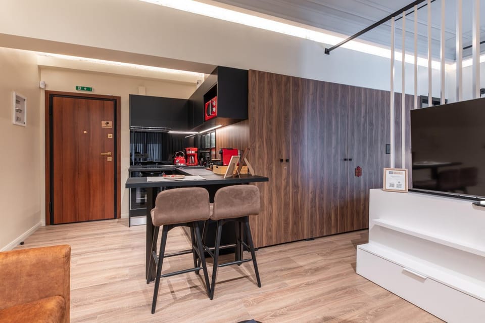 Living room, Seating area, Dining area, stove