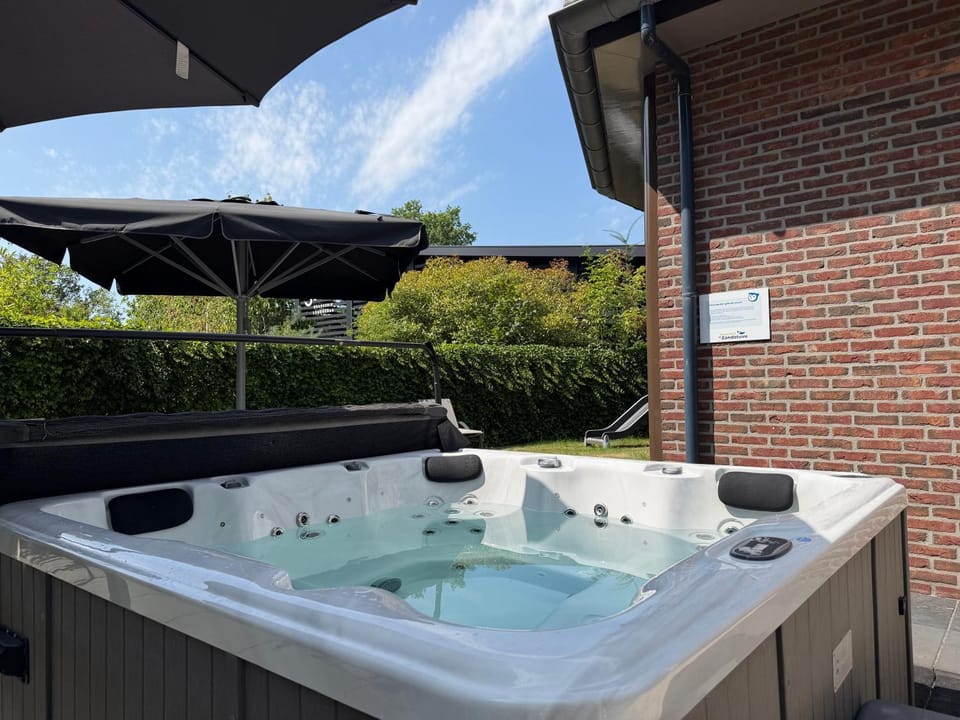 Family home Rheeze with Whirlpool | 10 persons House in Overijssel (province)