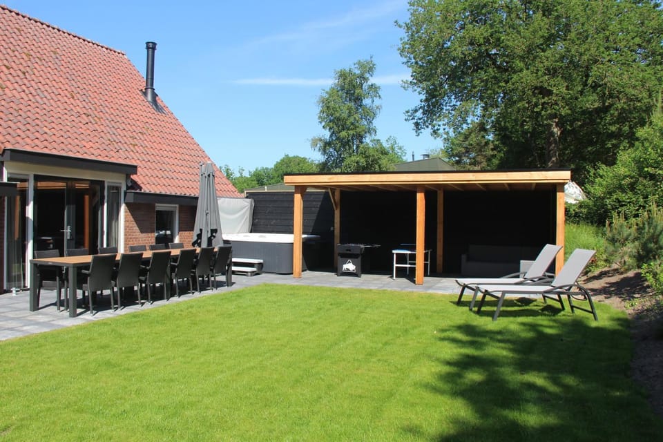 Family Home De Rheezermaten with Whirlpool | 12 persons House in Overijssel (province)