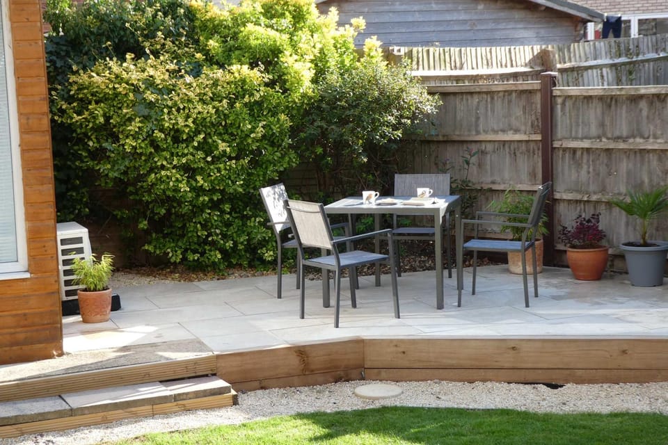 3BR Entire Home next to Racecourse & Free Parking House in Cheltenham