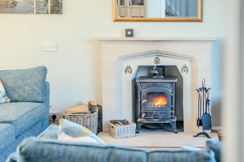 3BR Entire Home next to Racecourse & Free Parking House in Cheltenham