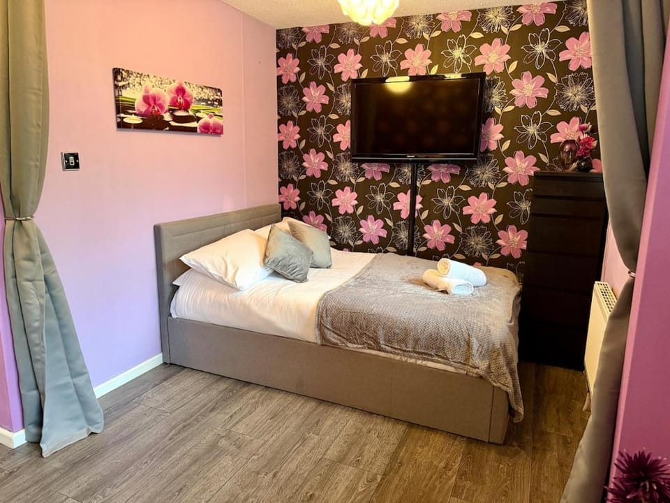 Stylish 3-Bed Family Pet-Friendly Home with Garden House in Cardiff