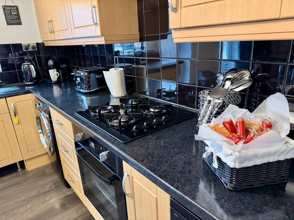 Stylish 3-Bed Family Pet-Friendly Home with Garden House in Cardiff