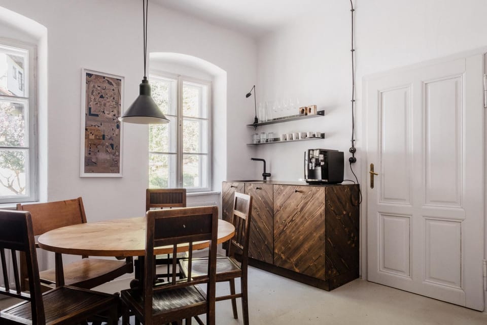 Coffee/tea facilities, Kitchen or kitchenette, Dining area
