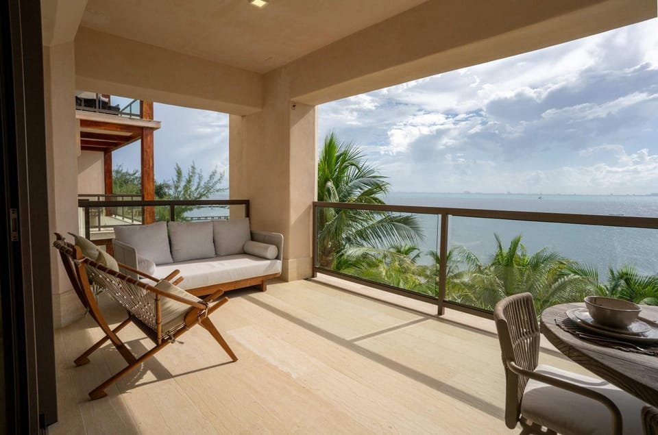 Beachfront Family Retreat - Peace & Comfort Apartment in Isla Mujeres