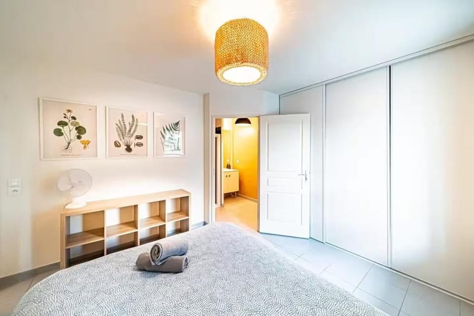 Vénissieux le spacieux, Balcon & Parking Apartment in Auvergne-Rhône-Alpes