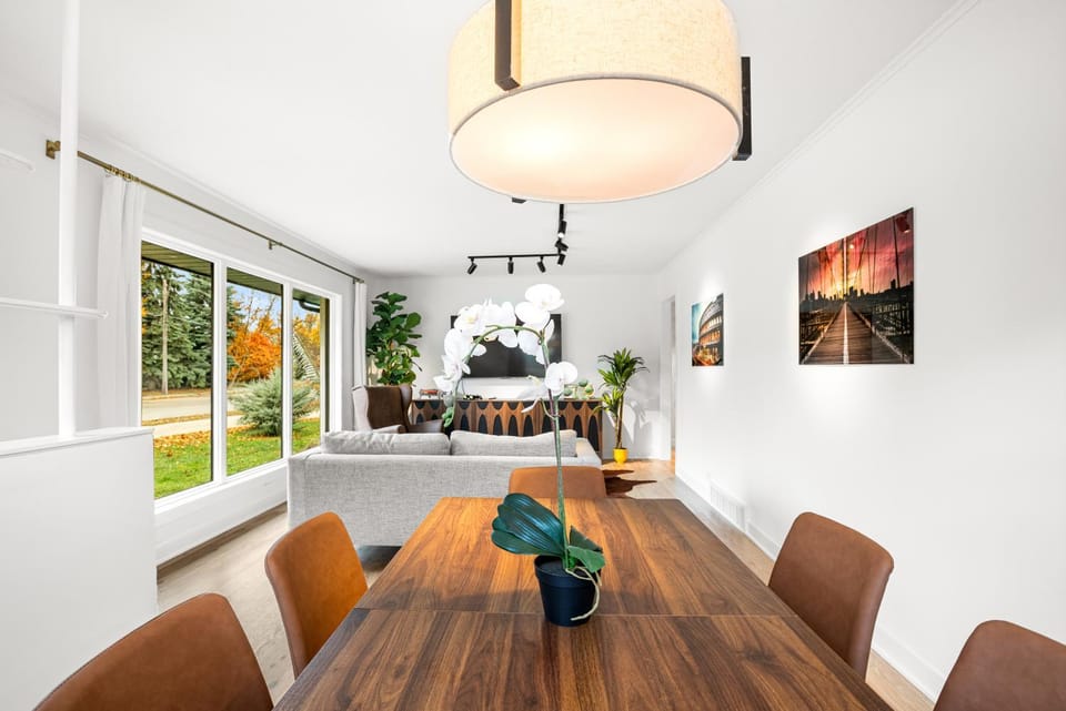 Living room, Decorative detail, Seating area, Dining area