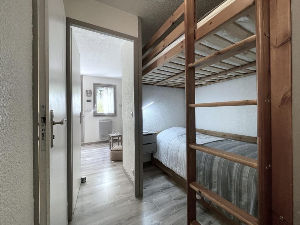 Bed, Bedroom, bunk bed