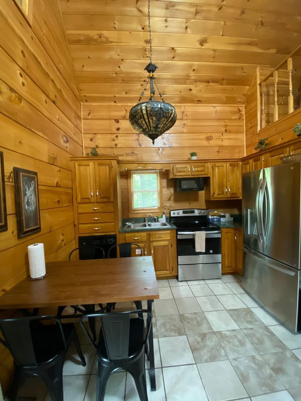 Close to Dollywood, hot tub, private, pet friendly House in Sevier County