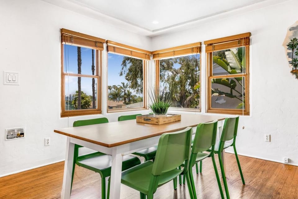 2BR-2 mins to Ocean-Sleeps 8-Pets House in Ocean Beach