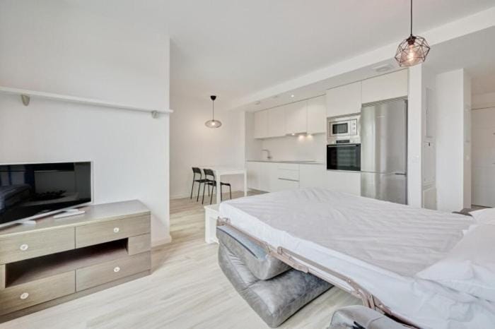 TV and multimedia, Kitchen or kitchenette, Living room, oven