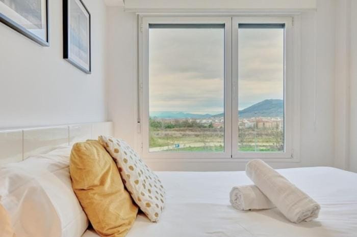 Bed, Natural landscape, Photo of the whole room, Bedroom, Mountain view, towels