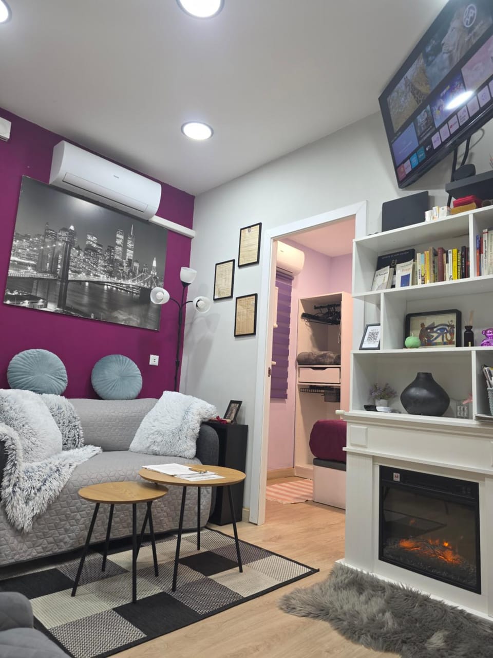 TV and multimedia, Living room, Seating area, Dining area