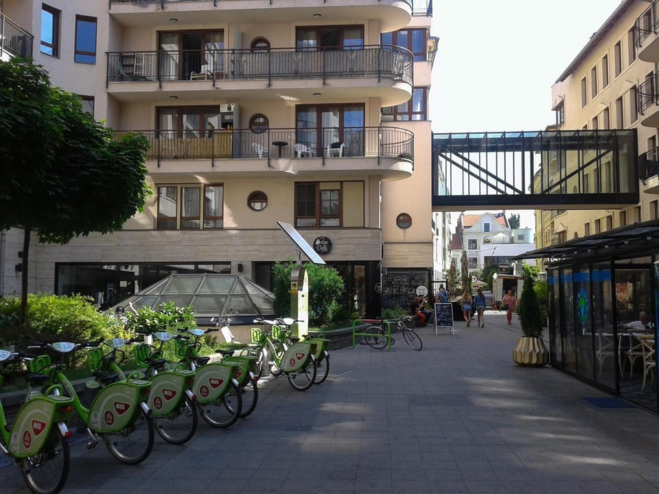 Property building, Supermarket/grocery shop
