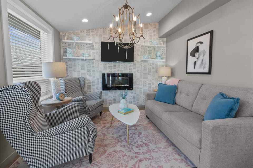 Suite 3 Renovated Dwtn WB Steps to Beach Apartment in Williams Bay