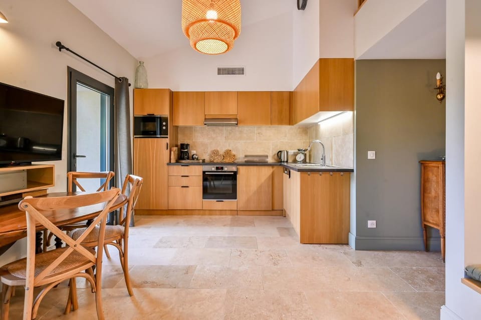 Property building, Kitchen or kitchenette, Living room