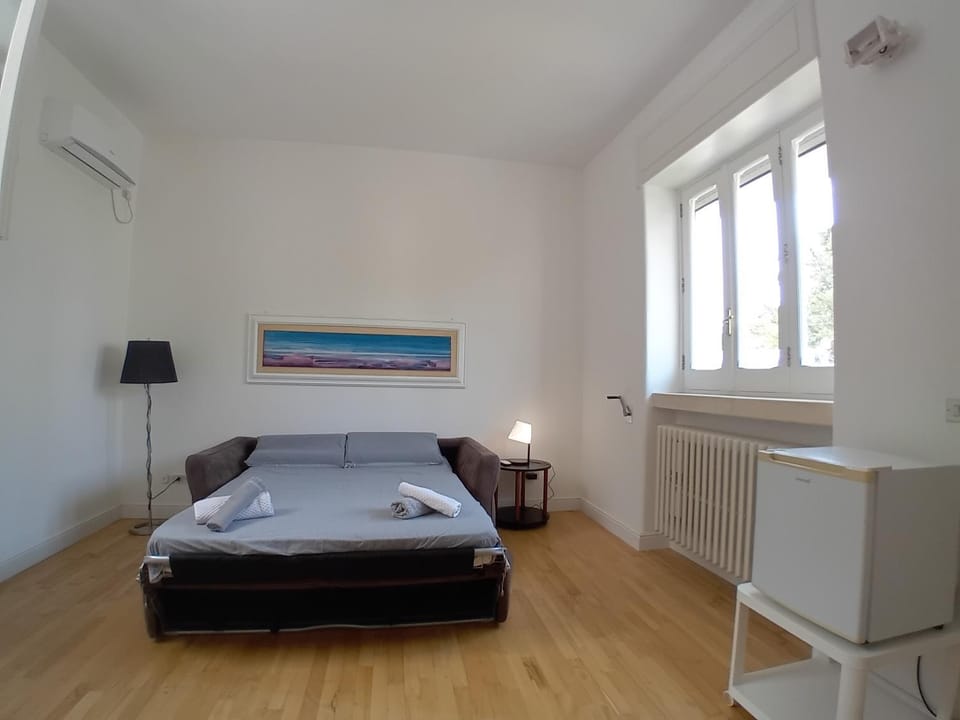 Property building, Living room, Bedroom