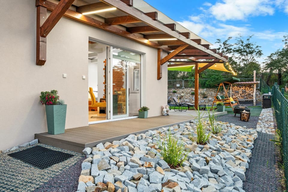 Property building, Balcony/Terrace, Garden view