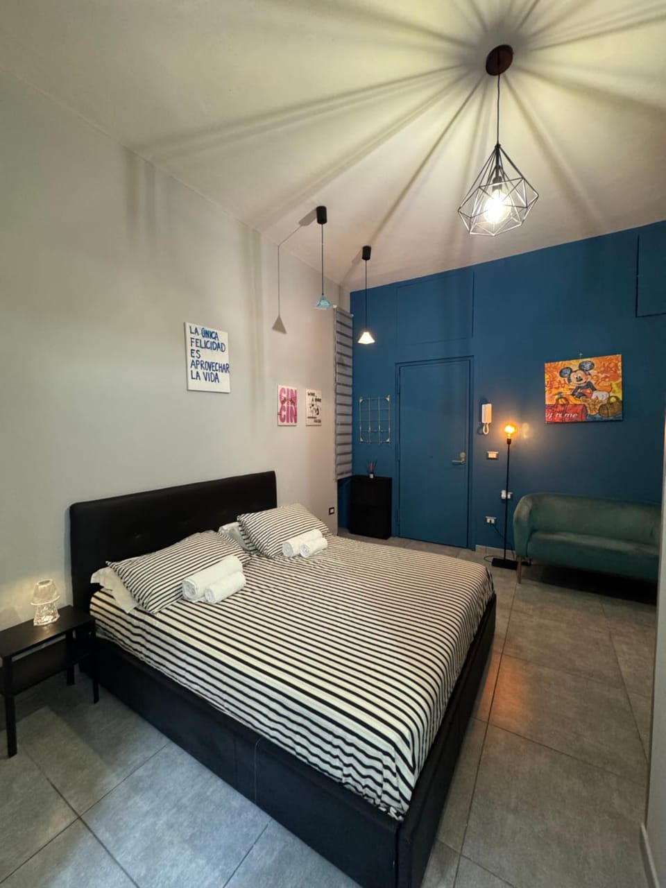 Bed, Photo of the whole room