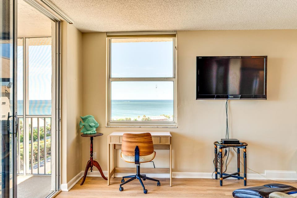 Walk to Bonita Beach: Top-Floor Condo w/ Views Apartment in Bonita Springs