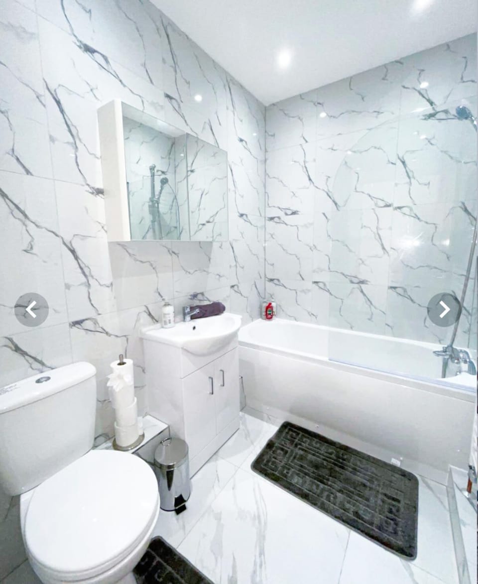 The Felix Apartments - 3 Bedrooms - FREE Parking - Close to train station Apartment in Flitwick