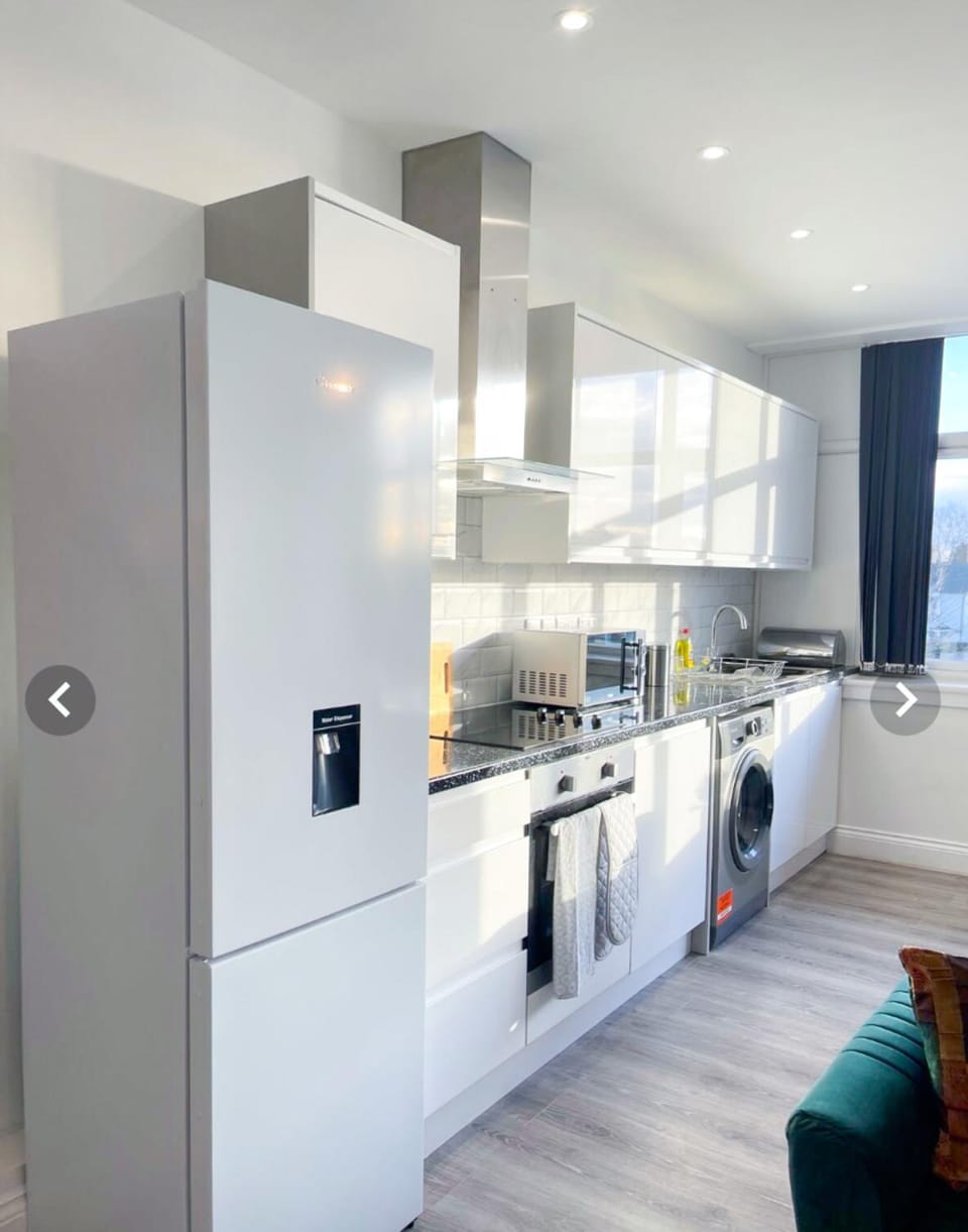 The Felix Apartments - 3 Bedrooms - FREE Parking - Close to train station Apartment in Flitwick