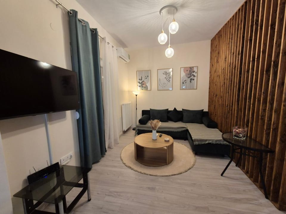 Photo of the whole room, Seating area