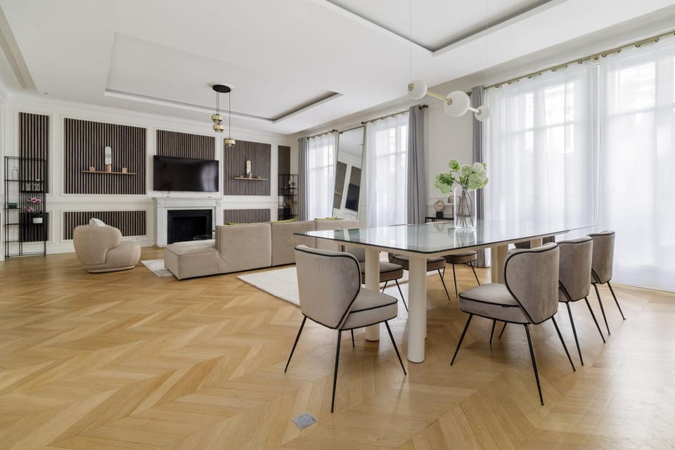 Kitchen or kitchenette, Living room, Seating area, Dining area