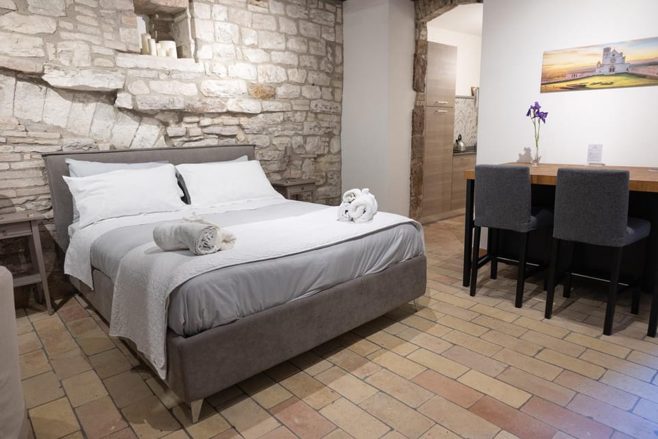 Bed, Living room, Photo of the whole room, Seating area, Dining area, Bedroom