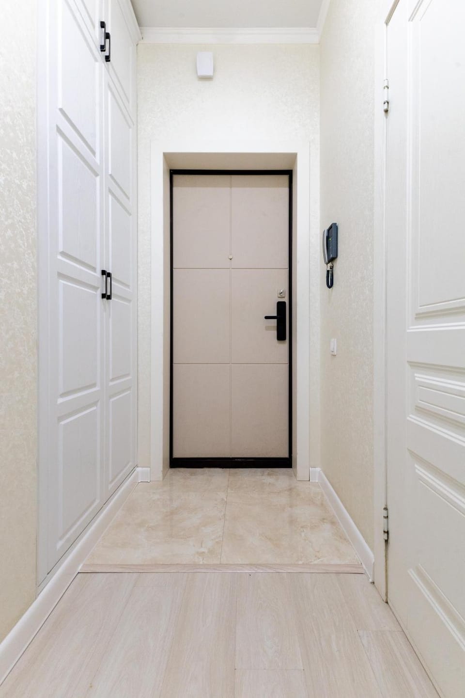 Facade/entrance, wardrobe