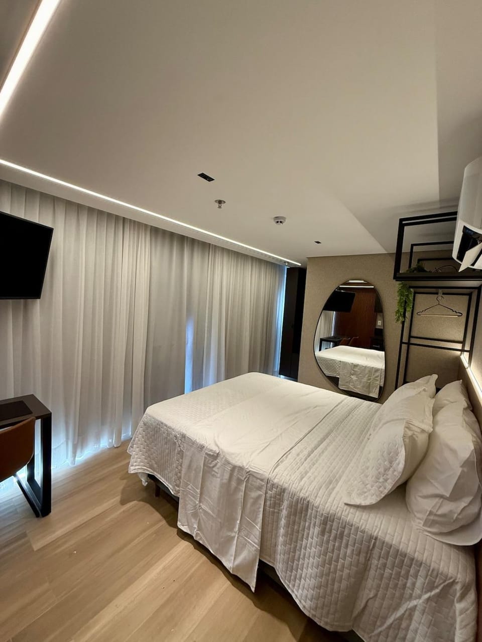 Photo of the whole room, Bedroom