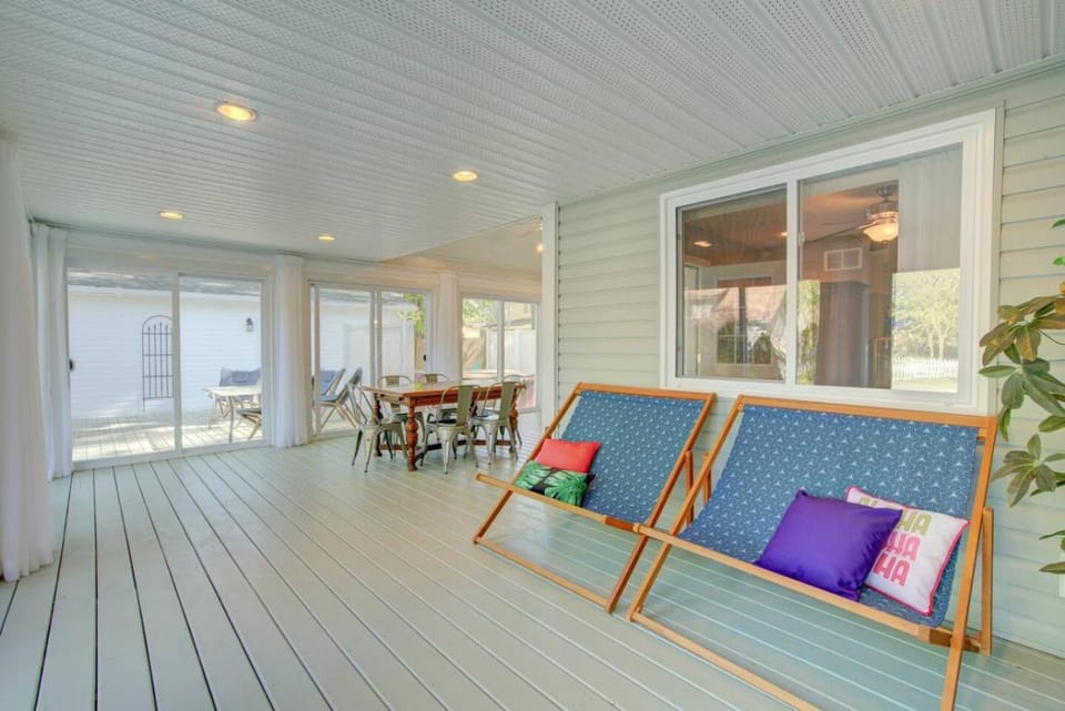 Family friendly Getaway Steps to the beach House in Fort Erie