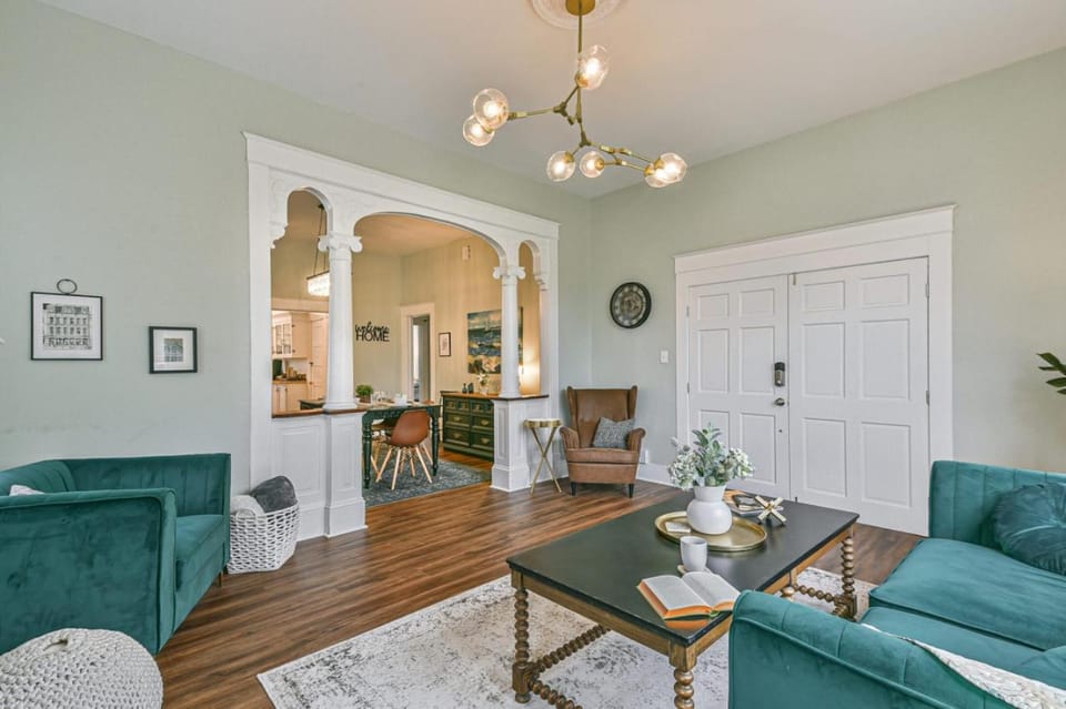 3 Unit Historic Charmer near Beach, Pier, Dining House in Galveston Island